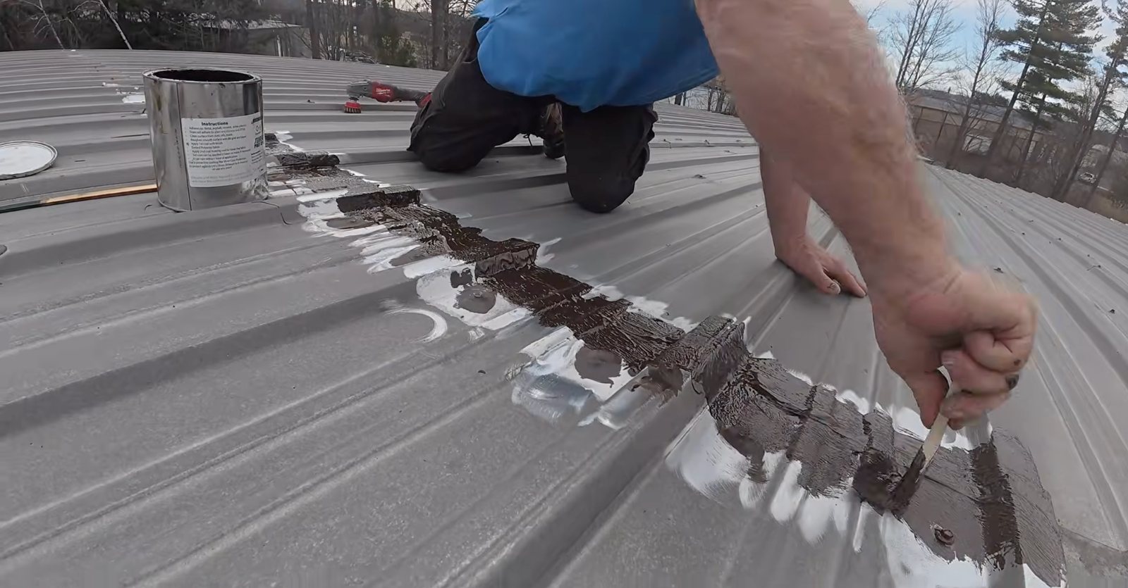 Metal roof seam repair with Turbo Poly Seal and polyester fleece — Applying the top coat